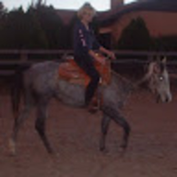 Meet your Posher, Cindy - Picture 1 of 1